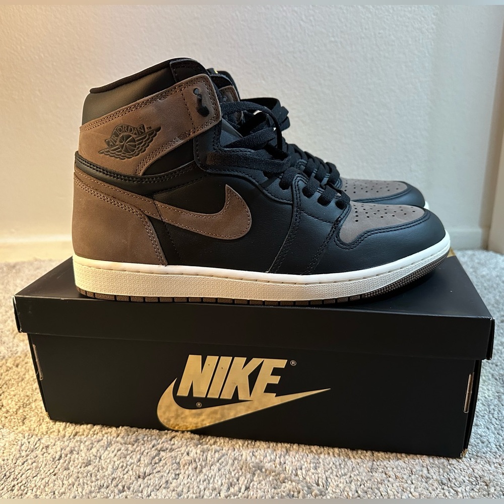 NIKE JORDAN 1 HIGH OG RETRO MENS SIZE 10.5 NEW NEVER WORN -BLACK GOLD PALOMINO